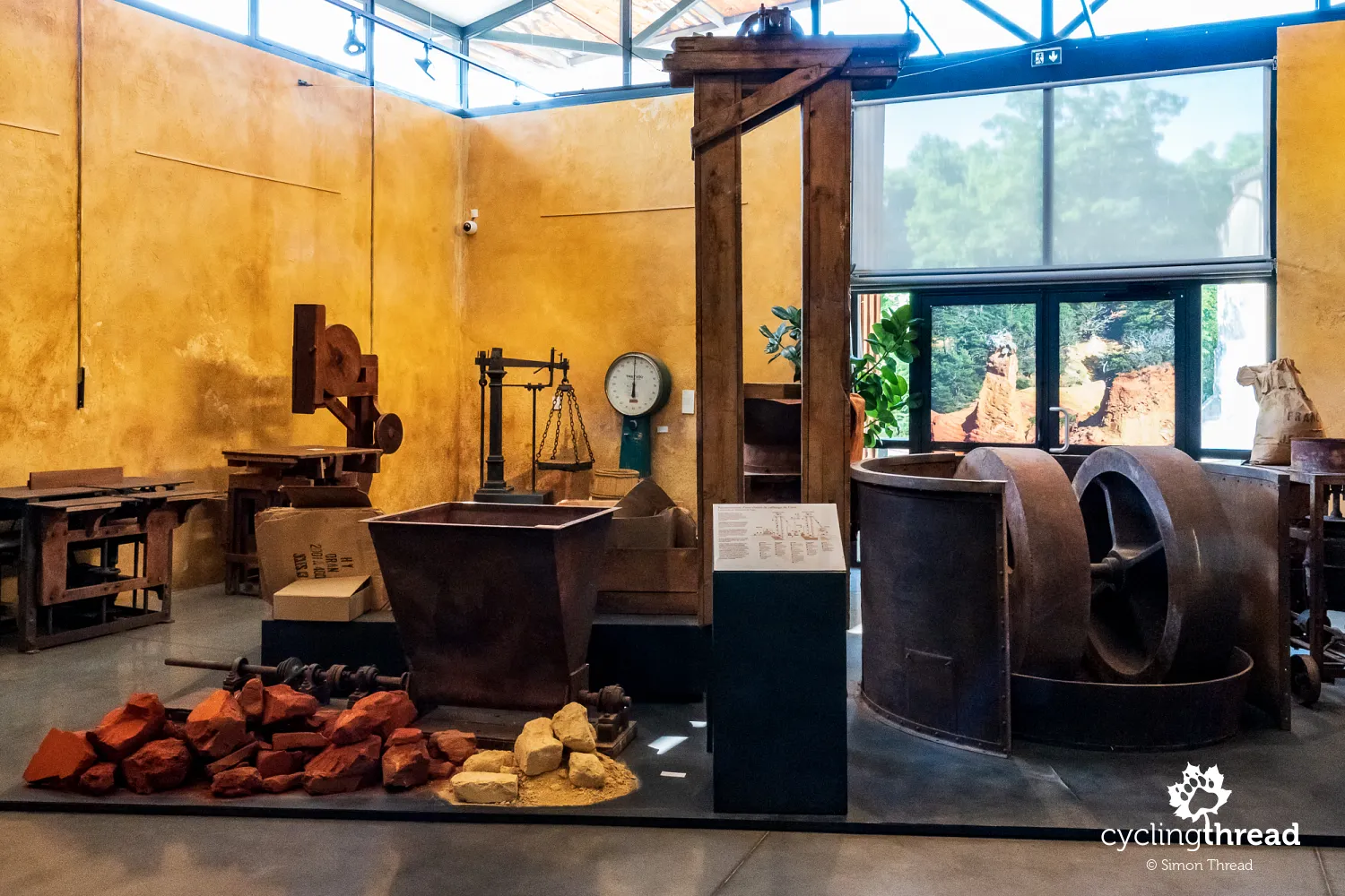 An exhibition about ochre mining in Apt