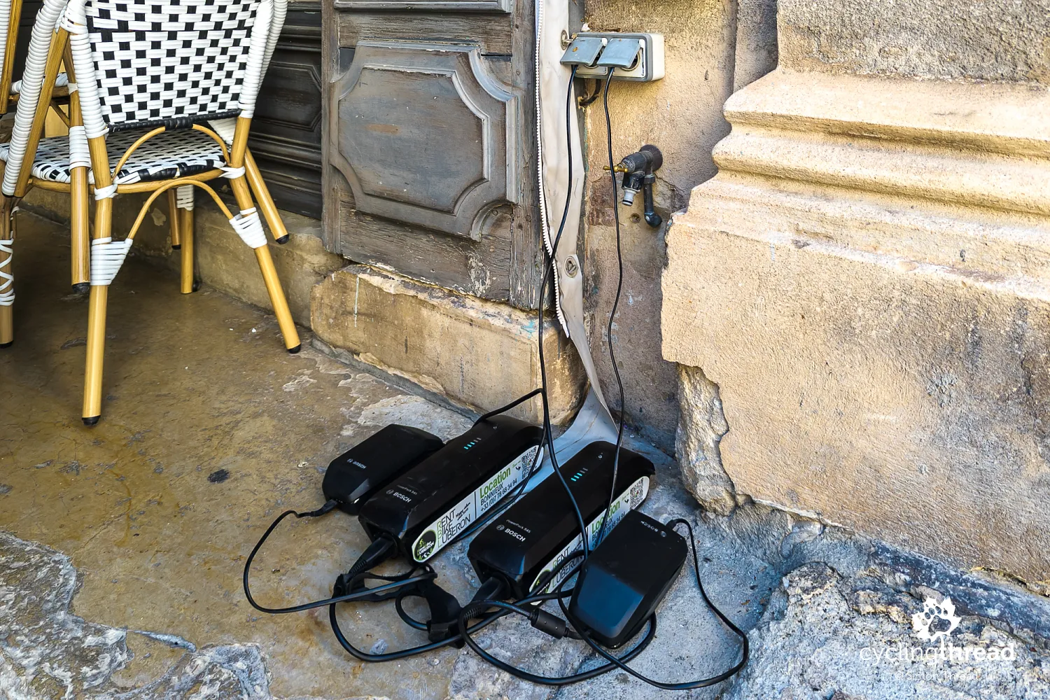 Charge the e-bike batteries in Manosque
