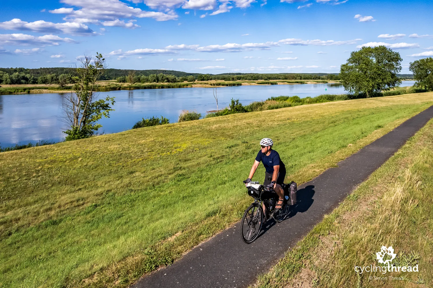 Cycle path along the Oder River