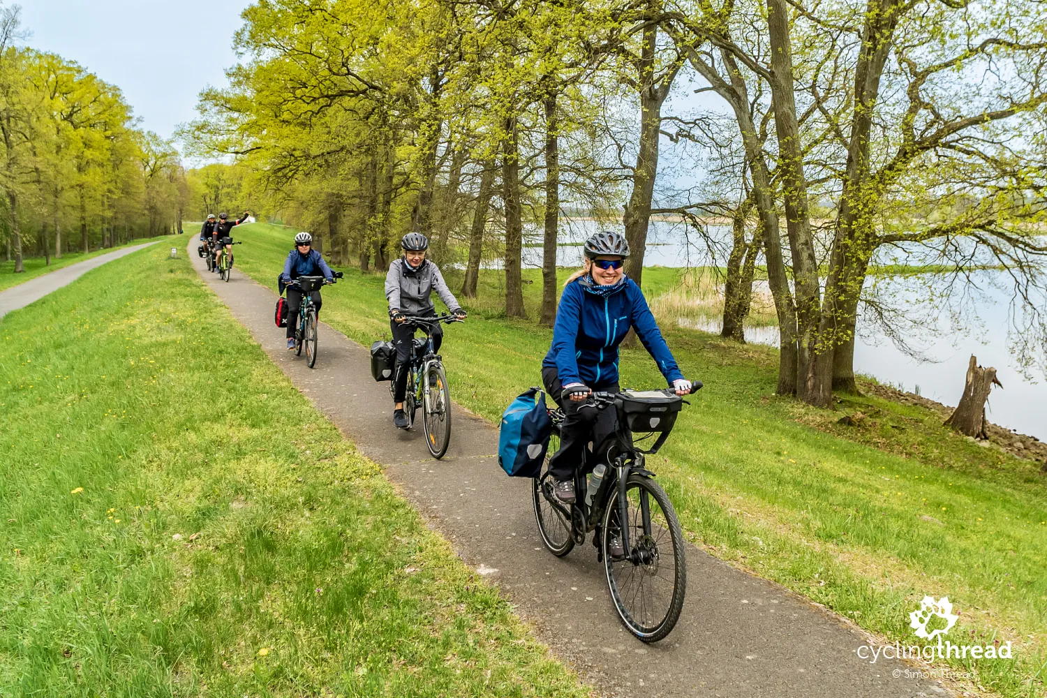 Cycling path along the Oder near Frankfurt