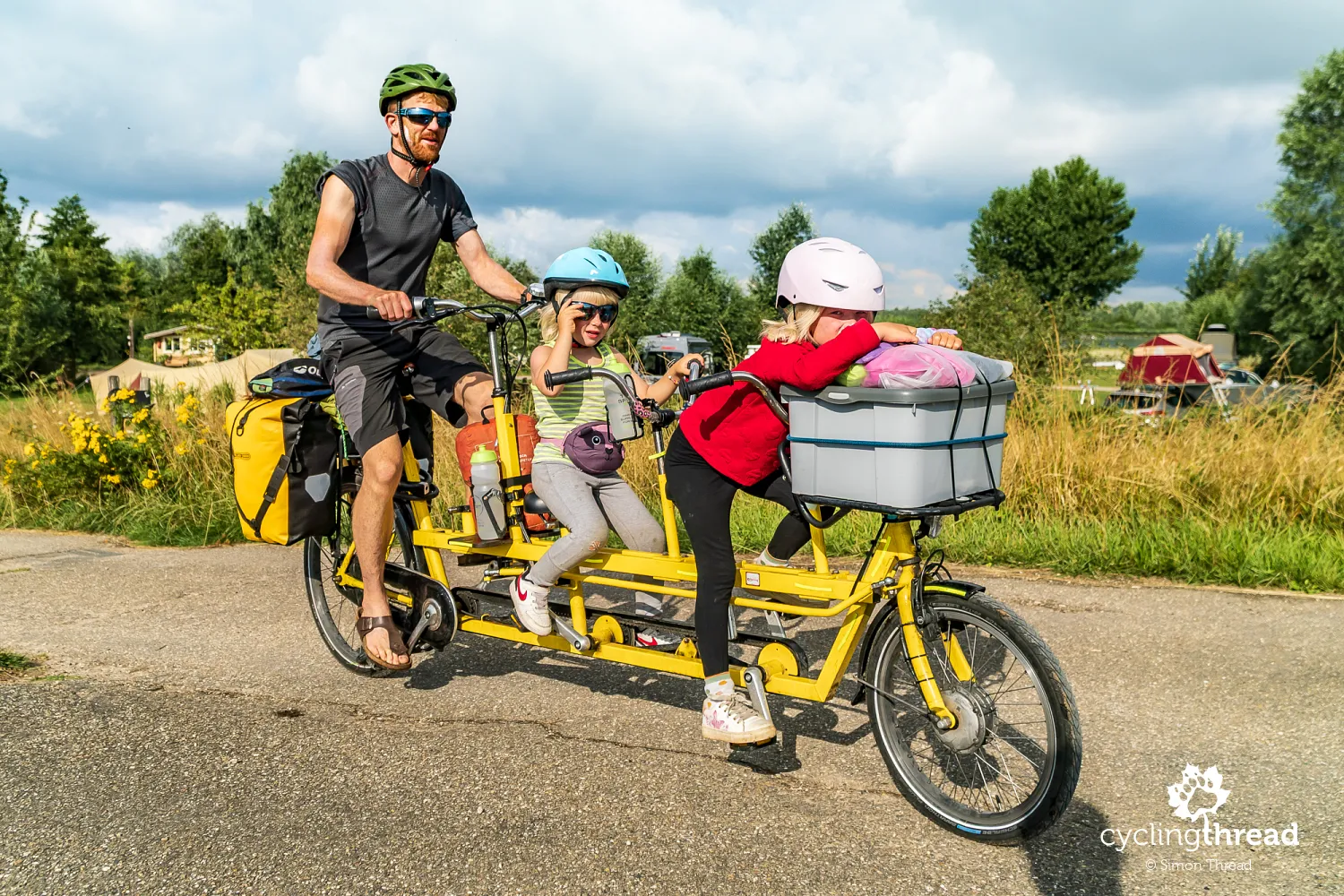 Family cycling in De Biesbosch National Park