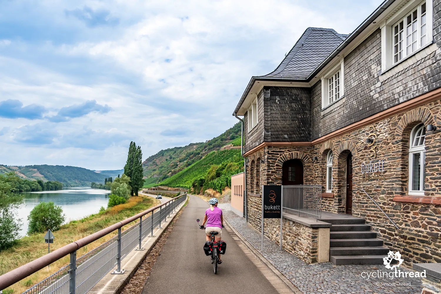 Former railway station on the Moselbahn line