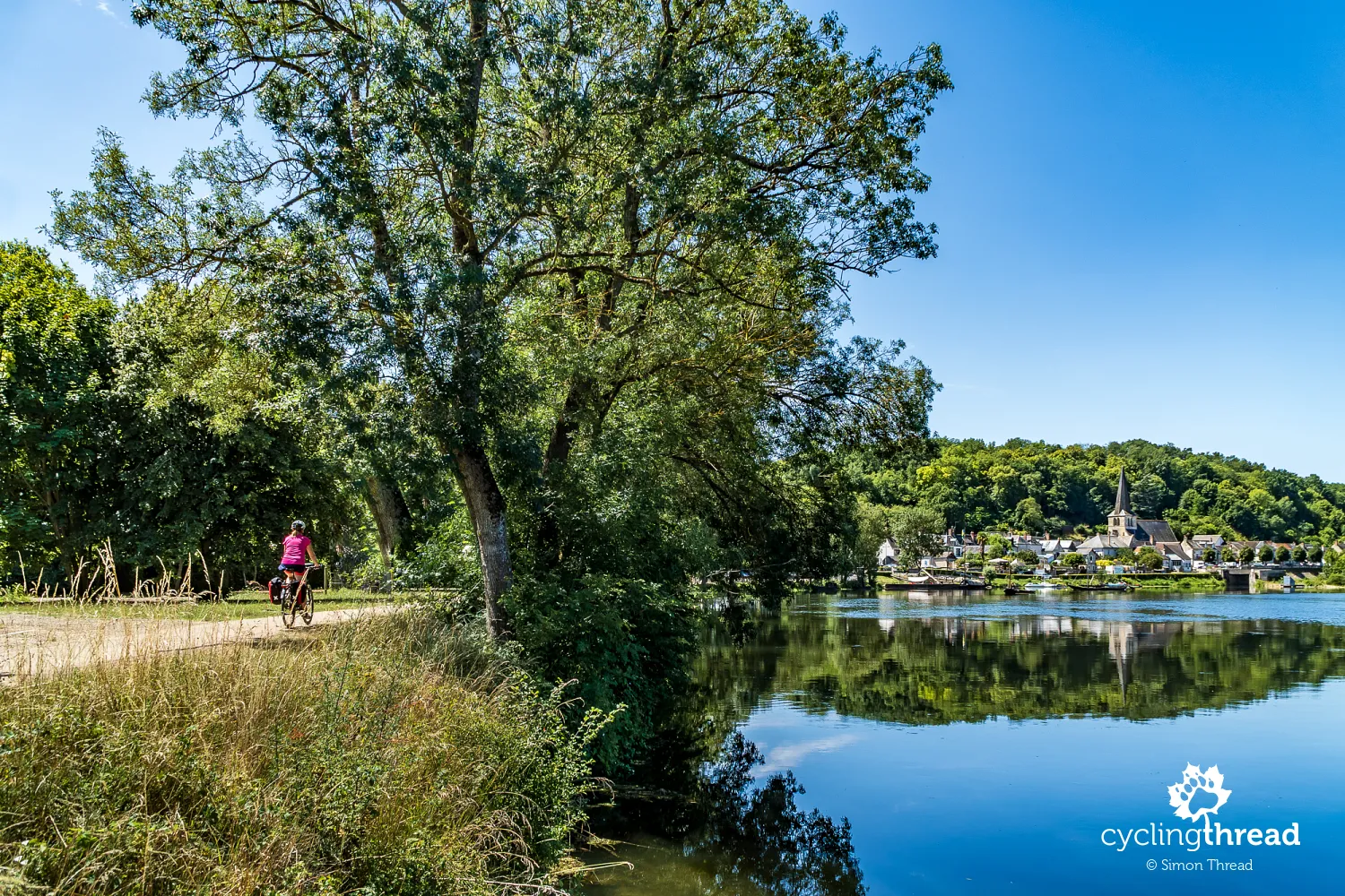 The Loire cycle route near Savonnières