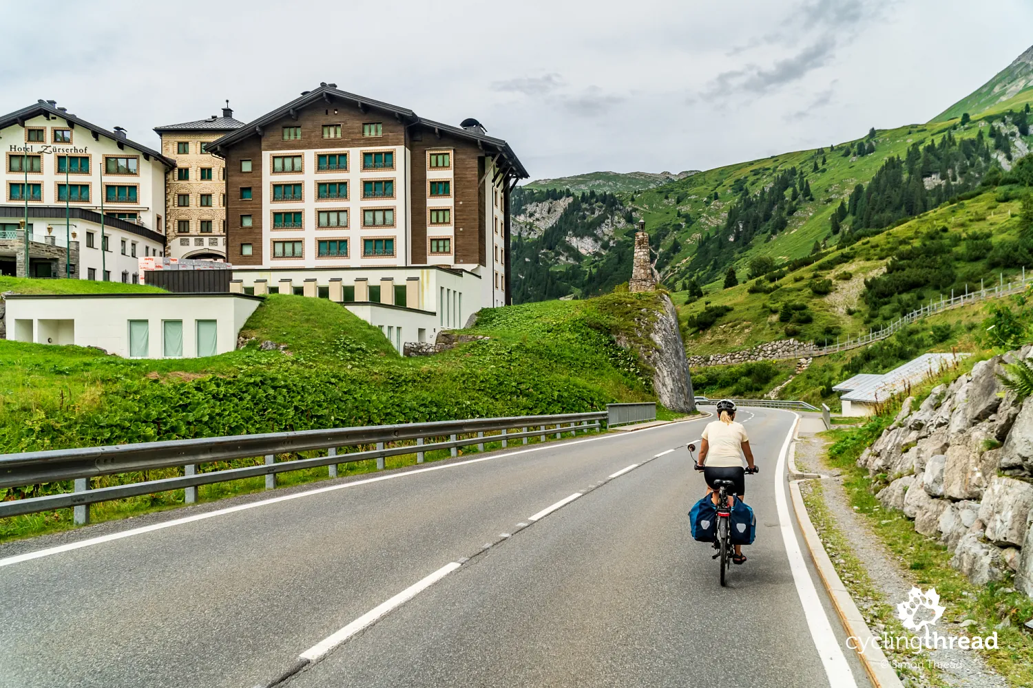 Passing through empty Zürs