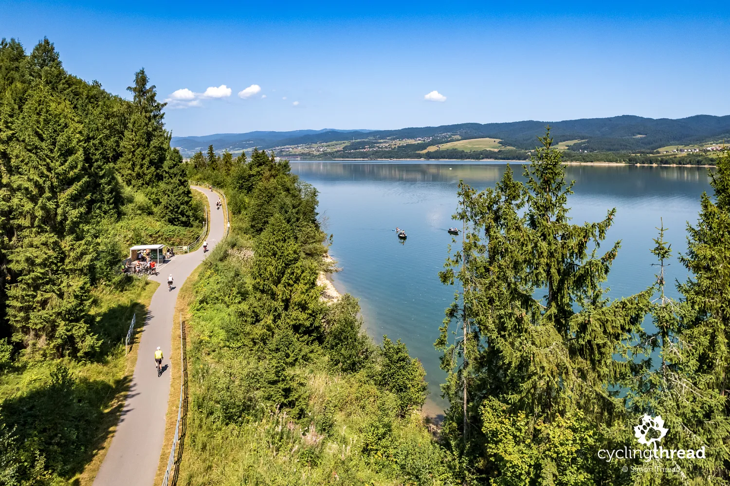 Velo Dunajec route along Lake Czorsztyn