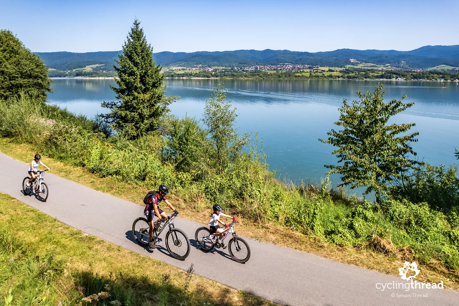 The Velo Dunajec route by Lake Czorsztyn