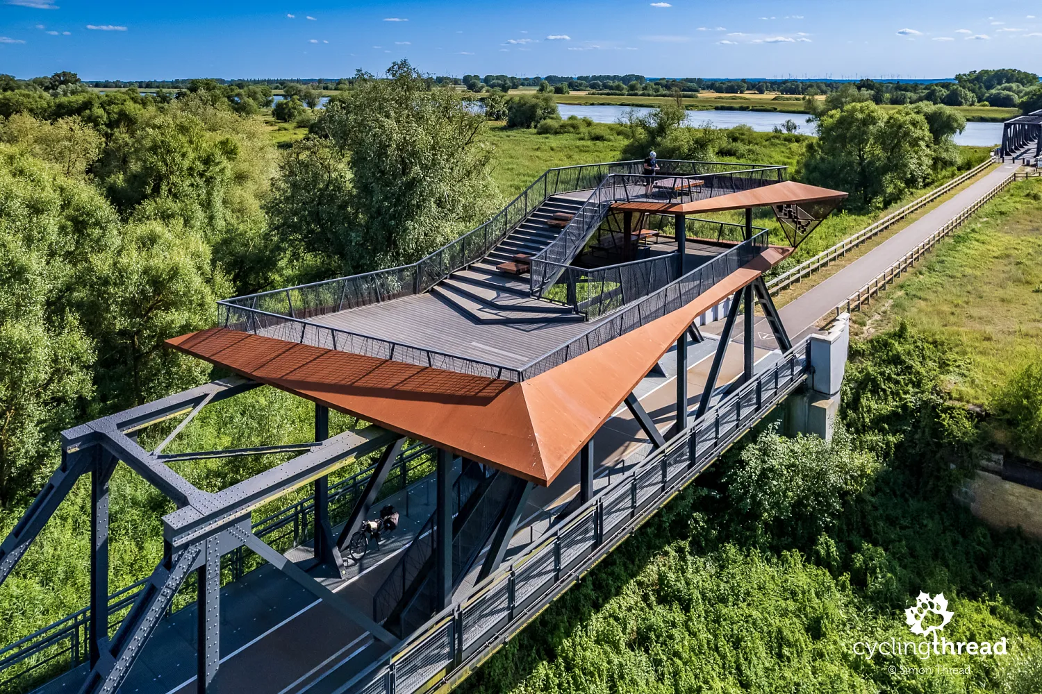 Viewing platform at the Neurüdnitz-Siekierki Bridge