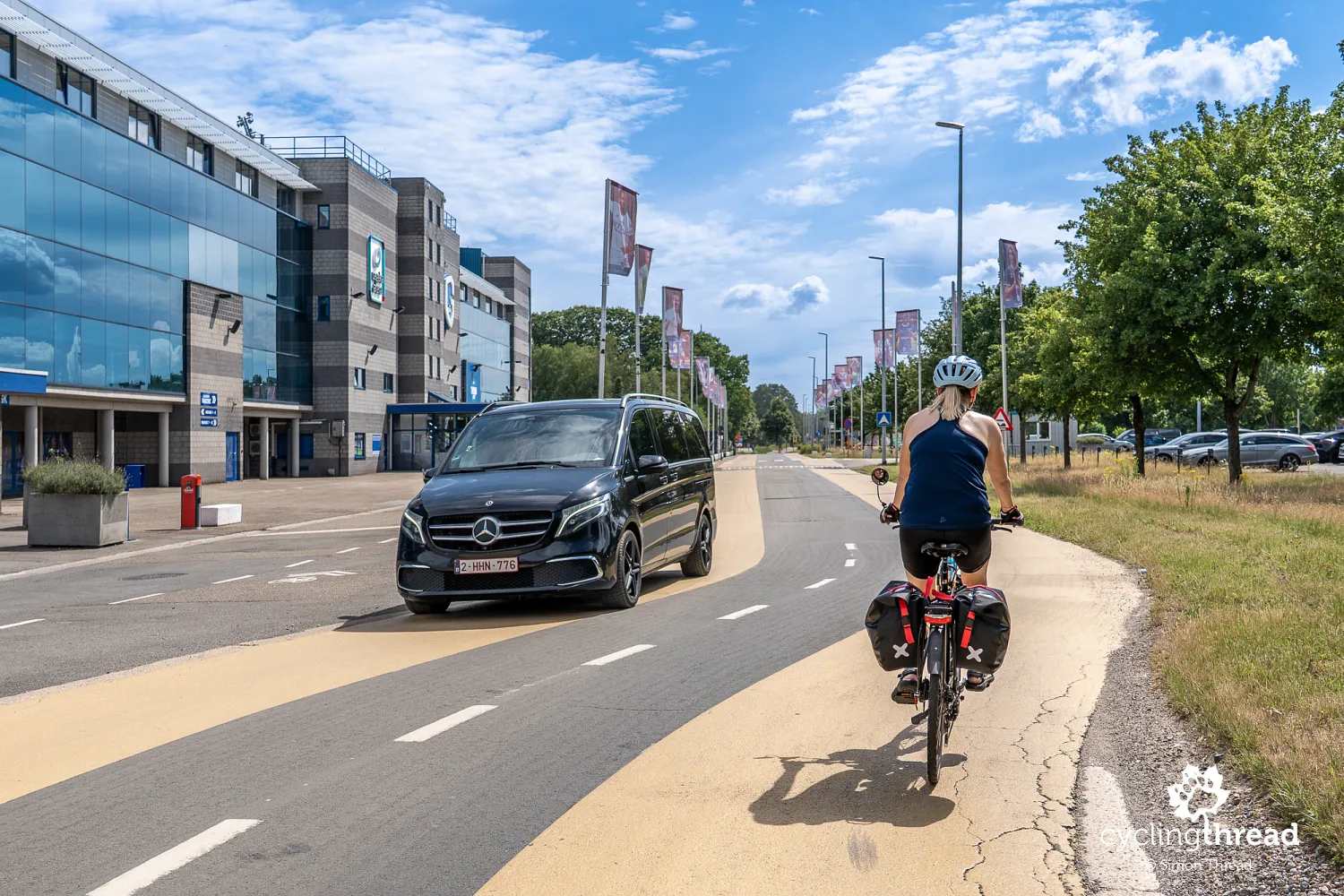 Yellow cycle lanes in Flanders