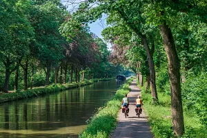 Cycling along the&nbsp;Dessel-Schoten Canal