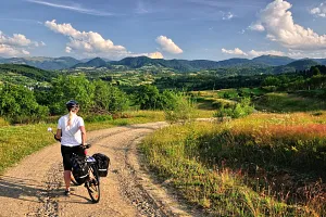 Downhill through Poienile Izei, with the Rodnian Mountains in the distance