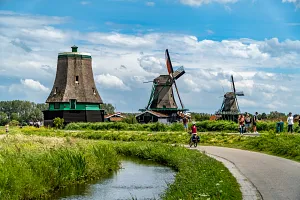 The windmills along the Waterlinie cycling route